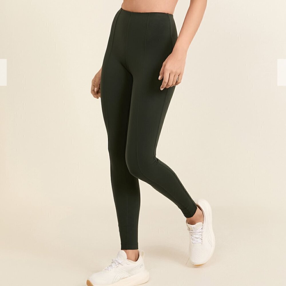 NWOT SmoothCover Back-Cutout High-Rise Tight 26"